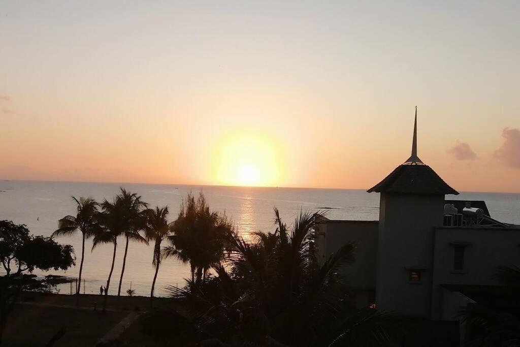 Sunset View La Cote D 'azure Pereybere Beach
