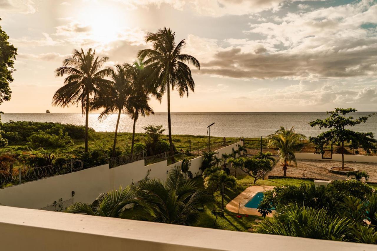Stella Marris Beachfront Villa Pointe aux Sable