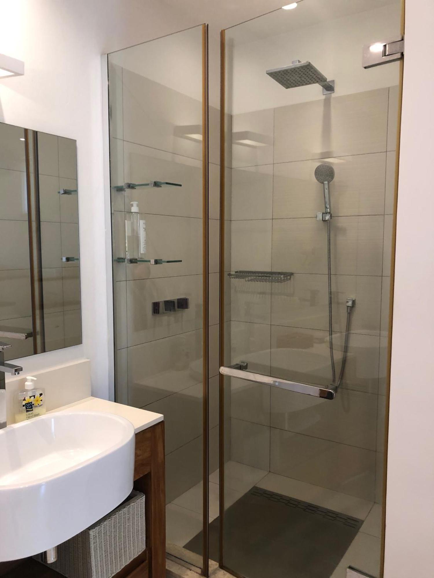 2 Bedrooms Charming Apartment, West Island *