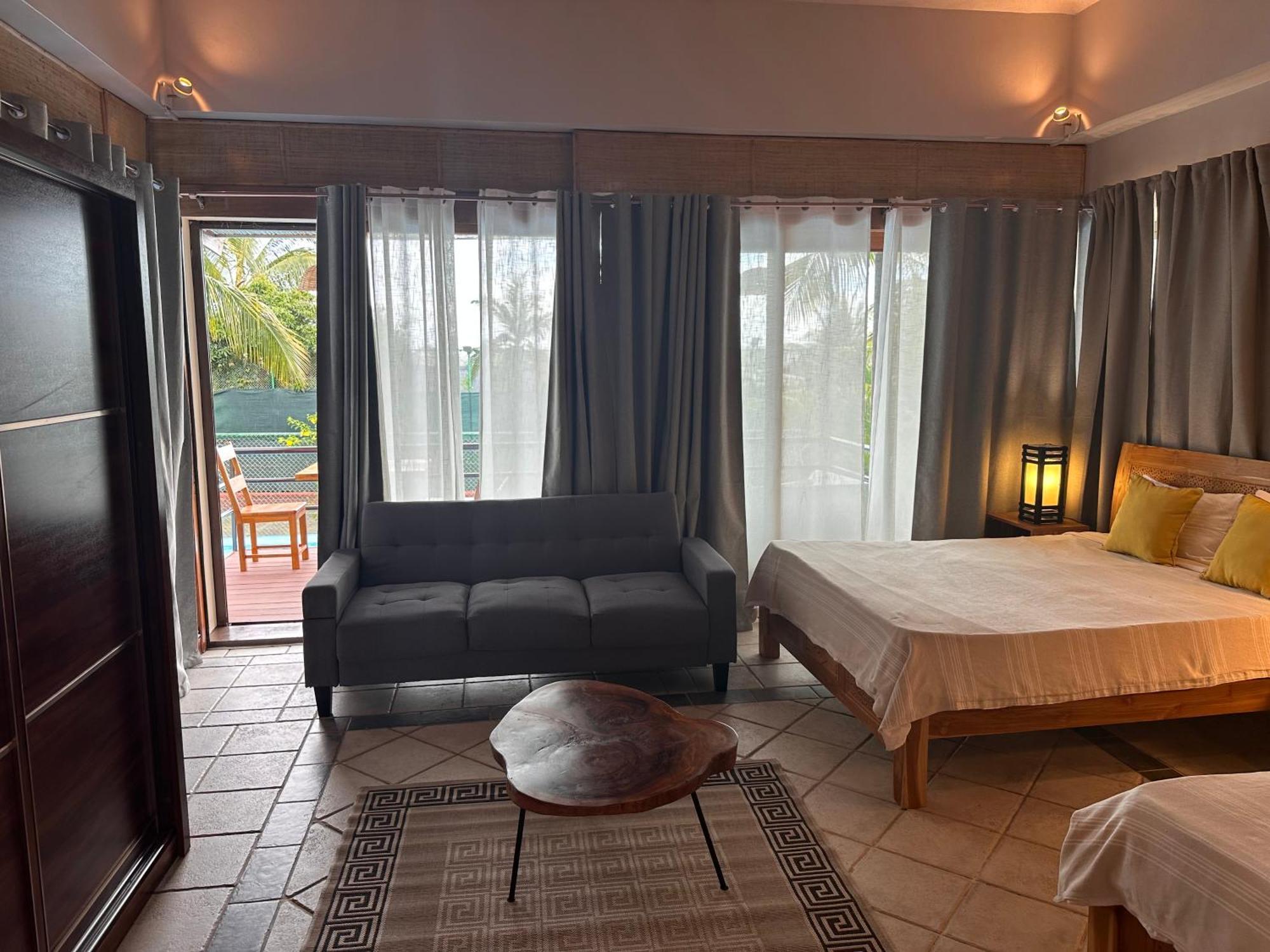 Le Du Bonheur & Car Guest house Tamarin