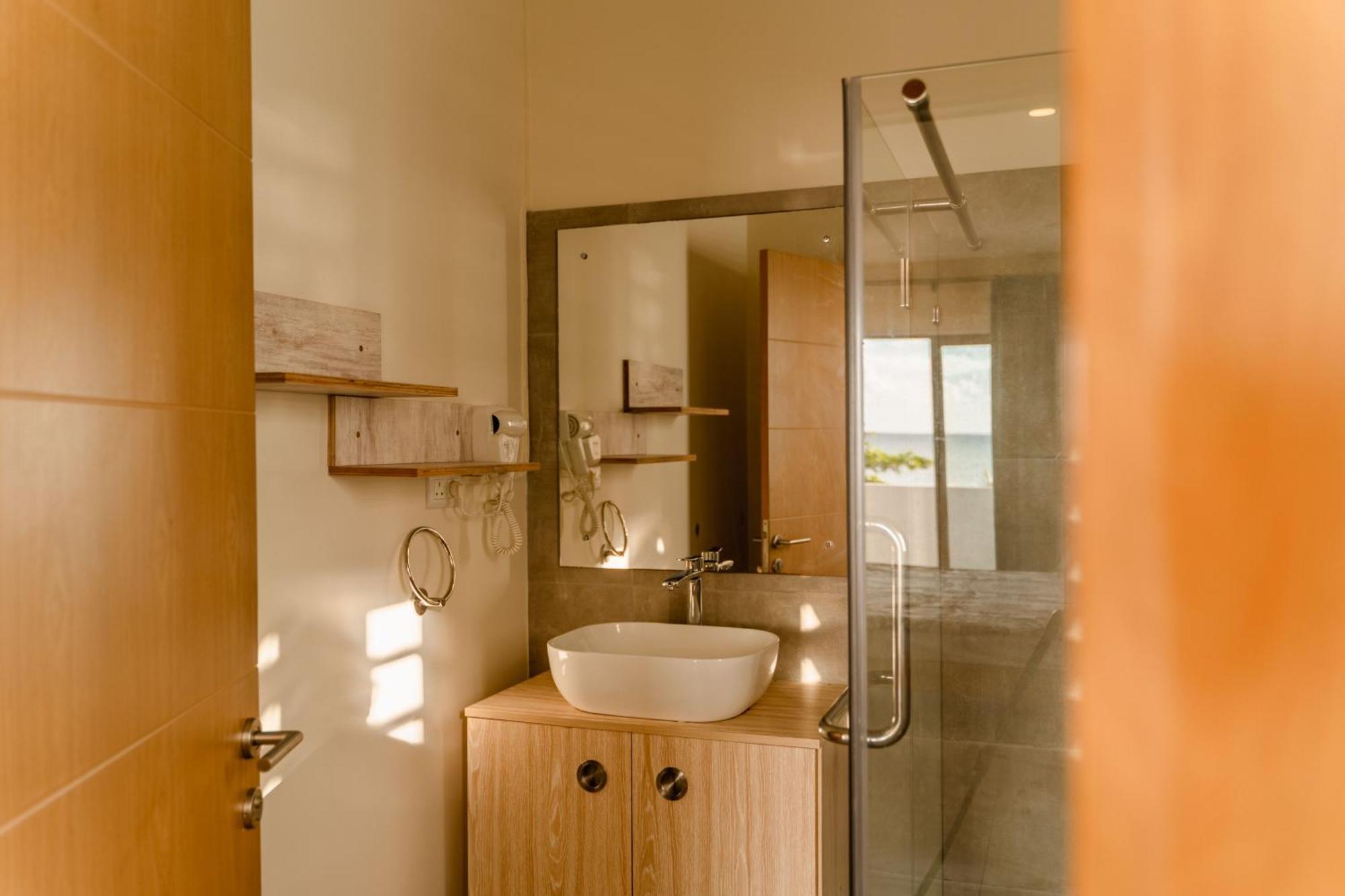 Villa Stella Marris Beachfront Pointe aux Sable