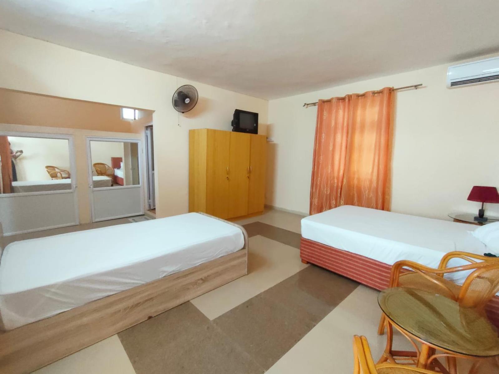 Inn Les Lilas 3*
