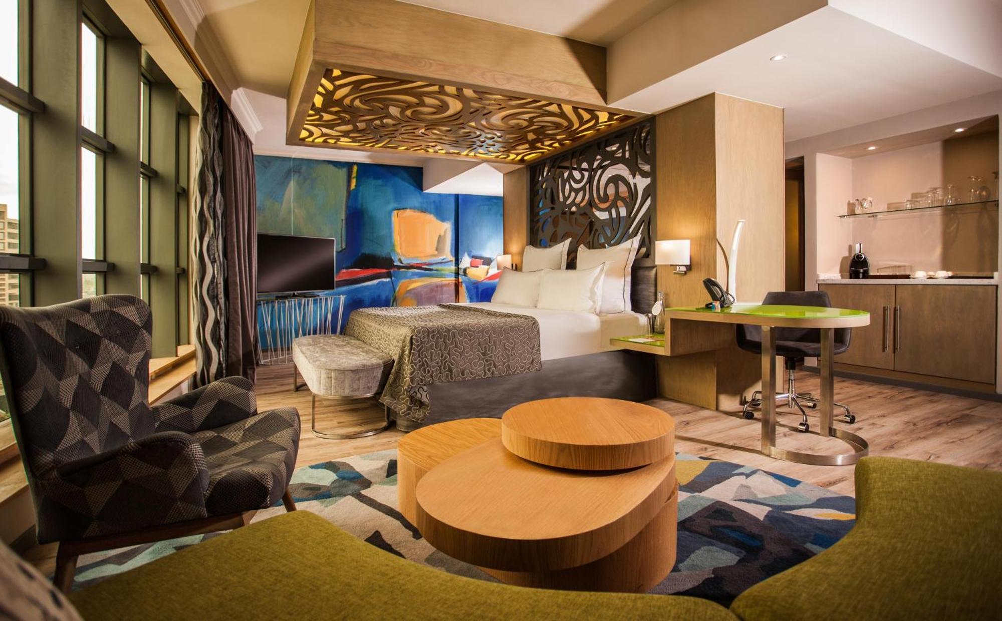 Hotel Hennessy Park 4*