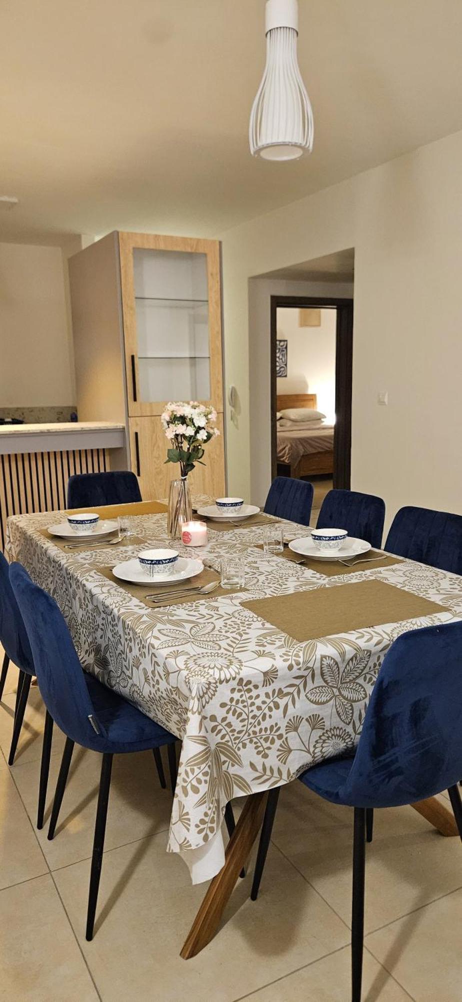 Hillcrest Park Apartment