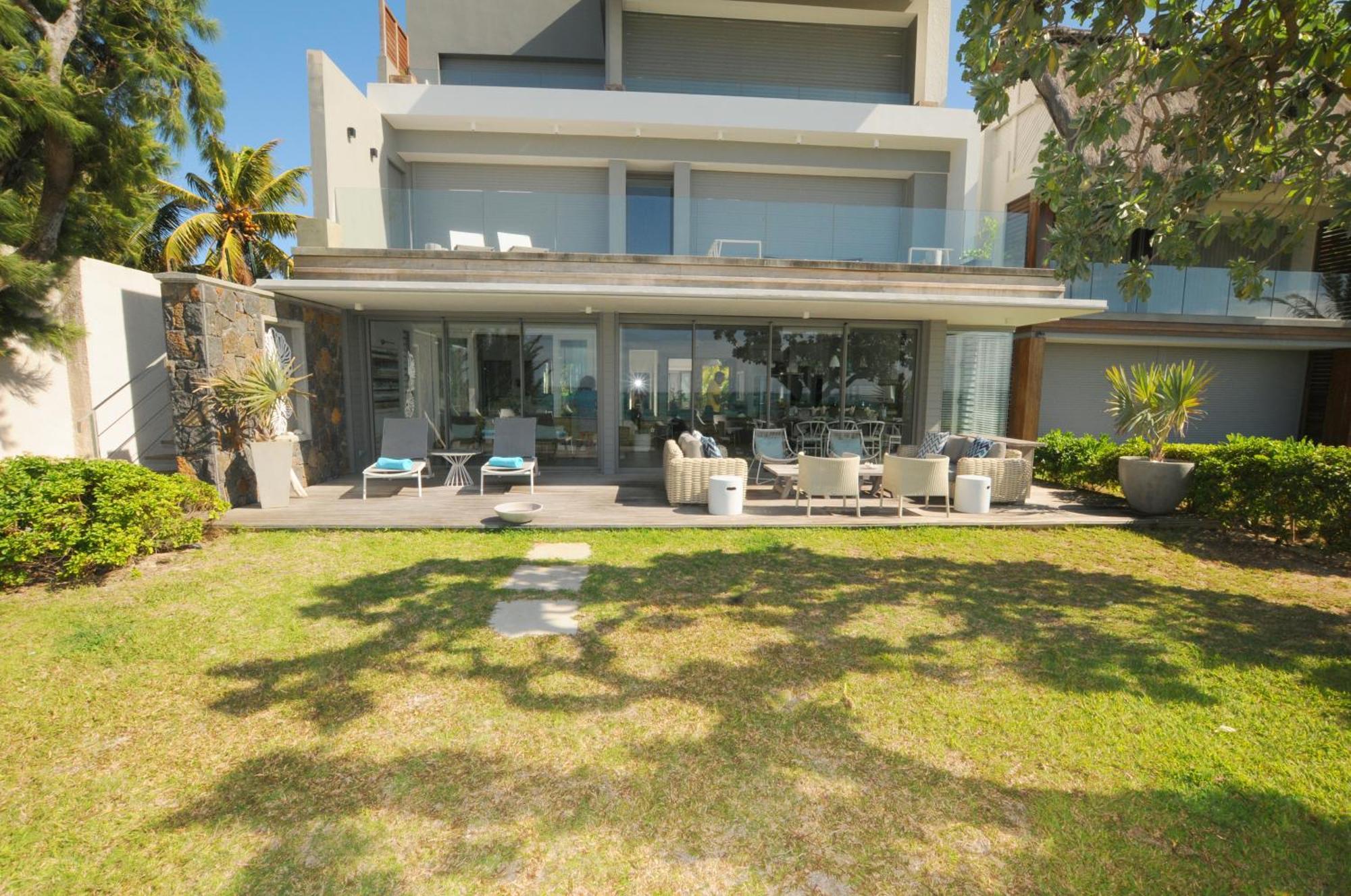 Beachfront & Pool