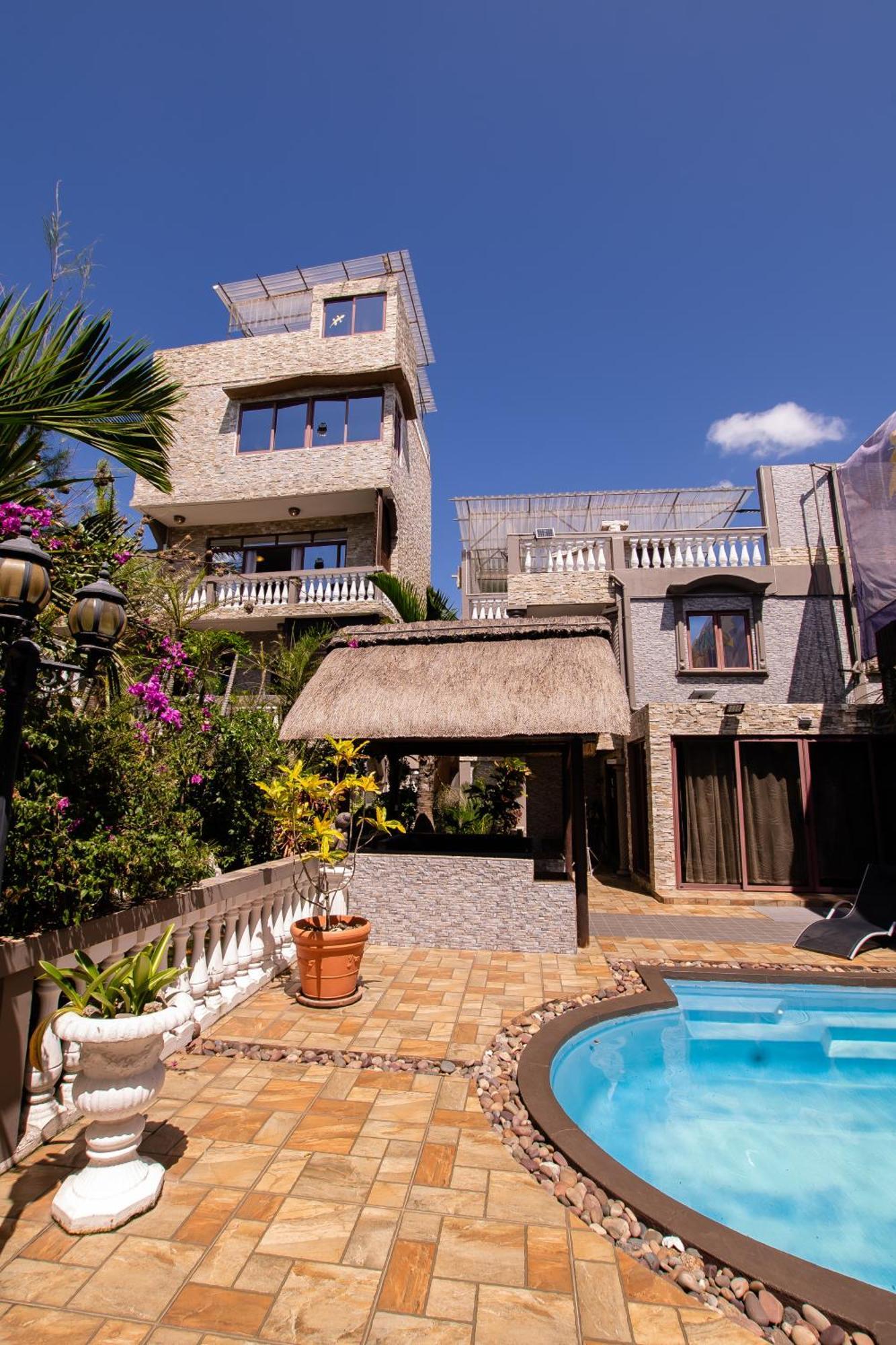 Sunshine Paradise - - 150m *