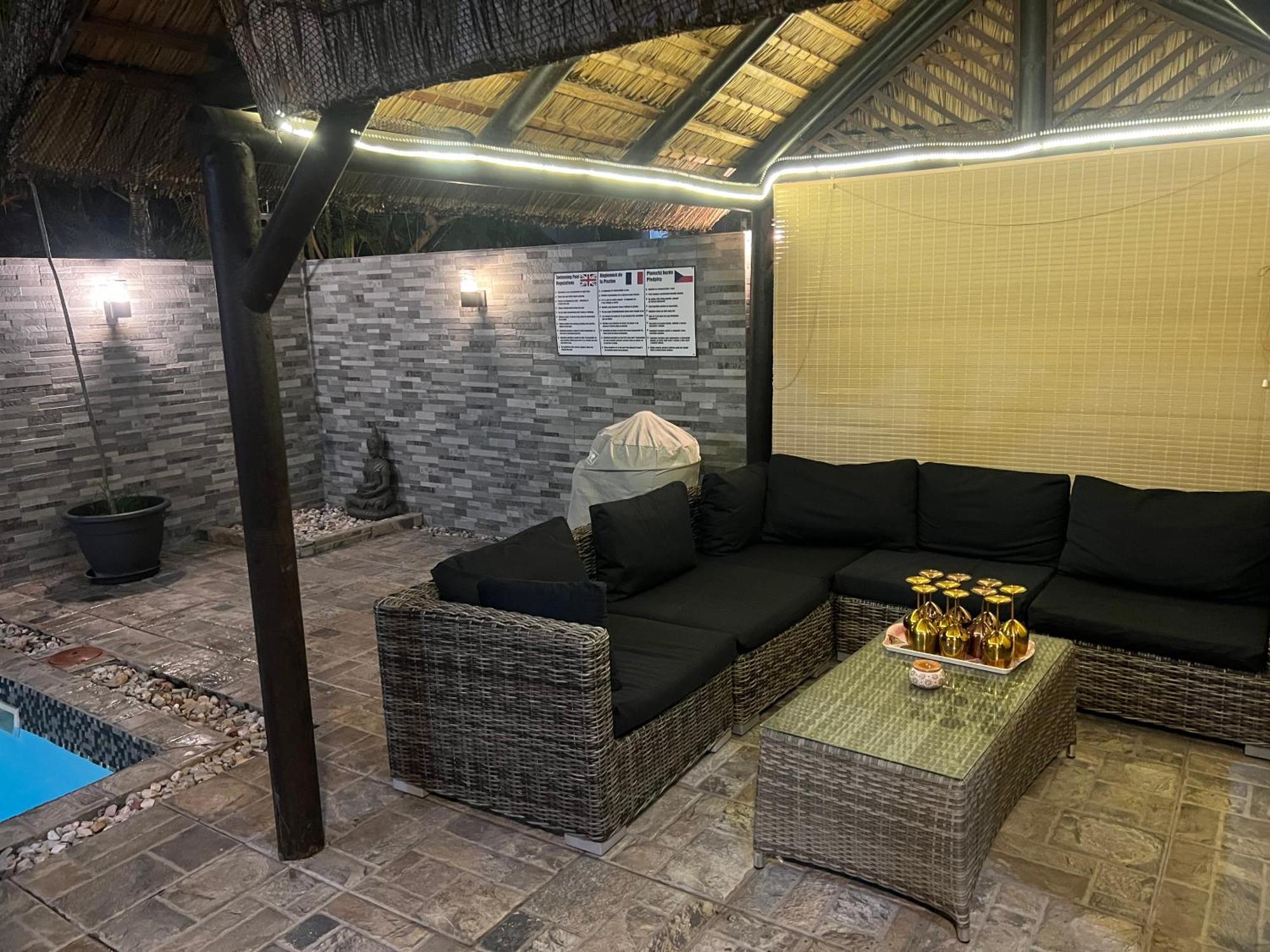 Sunshine Paradise - - 150m