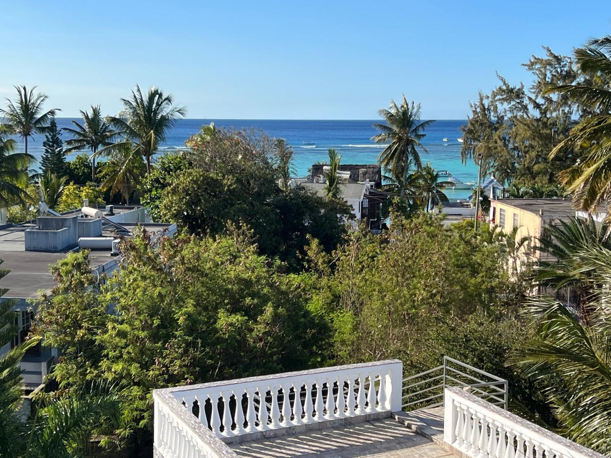 Sunshine Paradise - - 150m Trou aux Biches