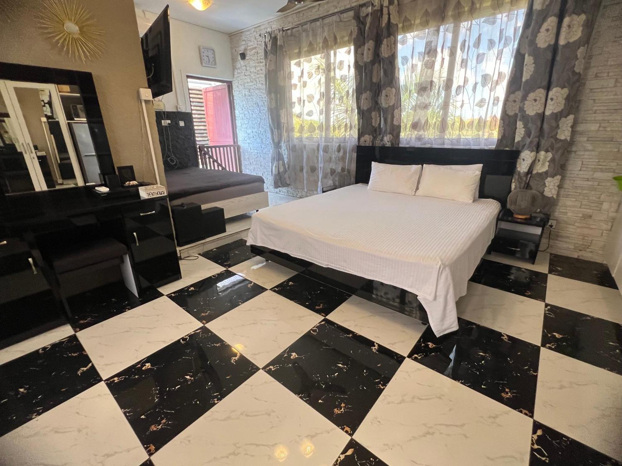 Sunshine Paradise - - 150m Apartment