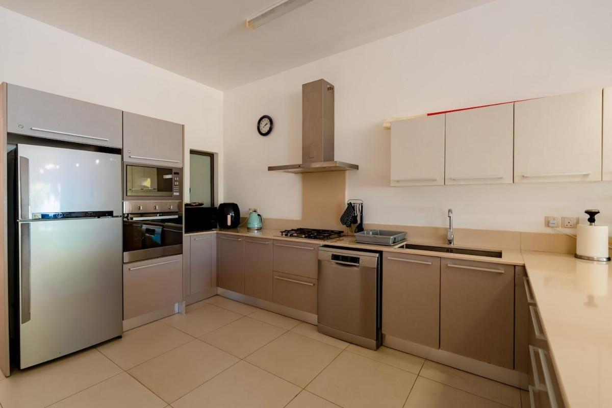 Beachfront Chic Retreat * Poste de Flacq