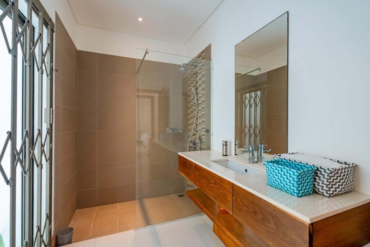 Beachfront Chic Retreat * Poste de Flacq