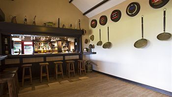 7 Cascades Restaurant Bar & Lodges