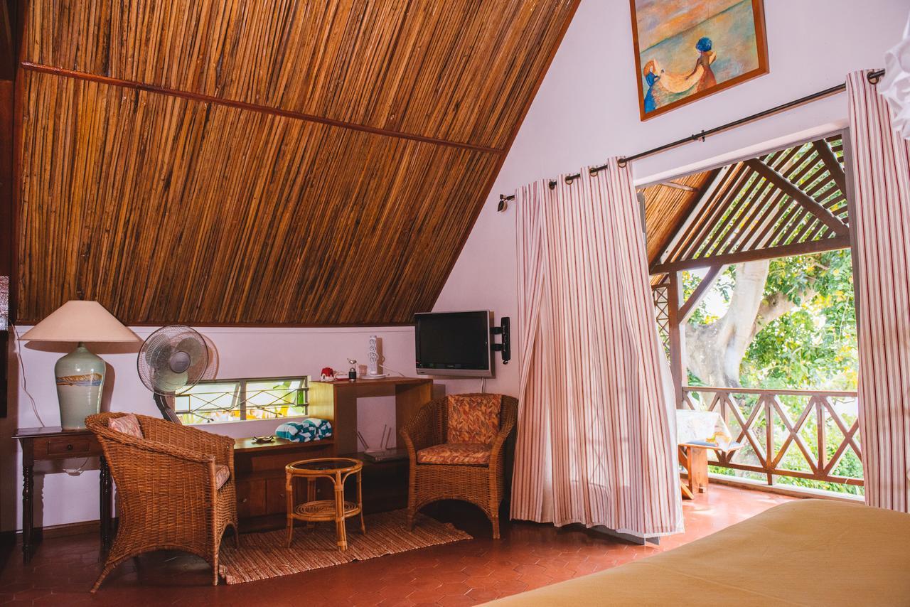 Lodge Coconuts *