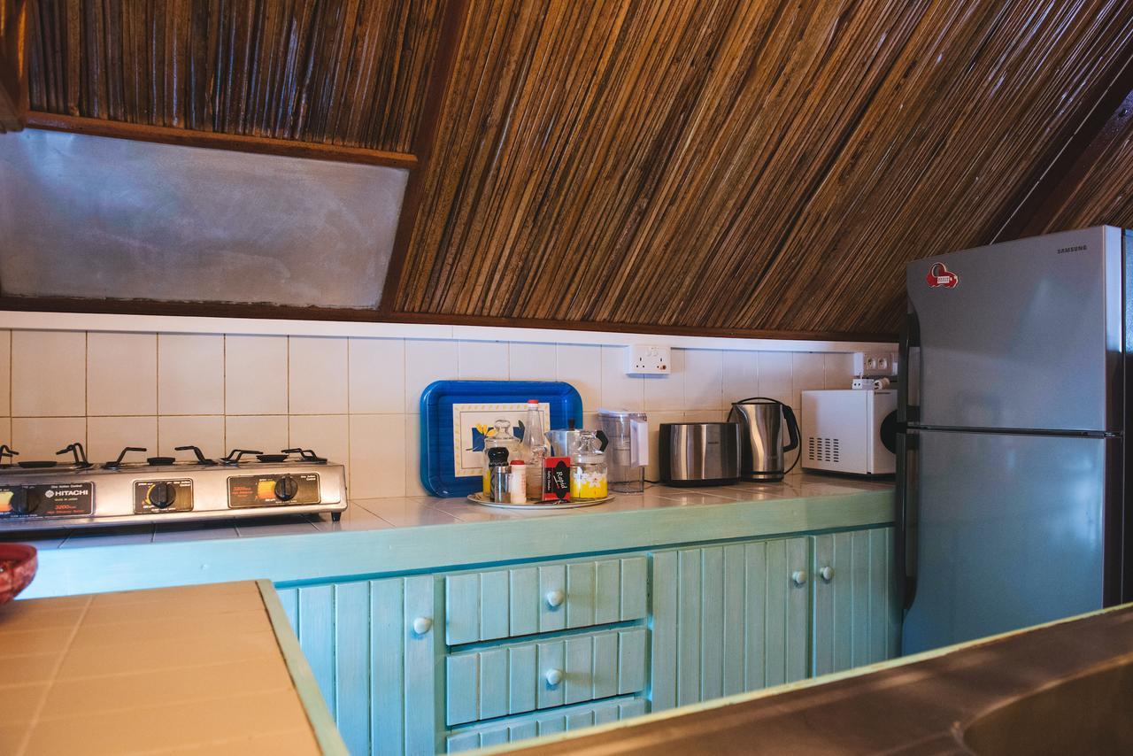 Lodge Coconuts *