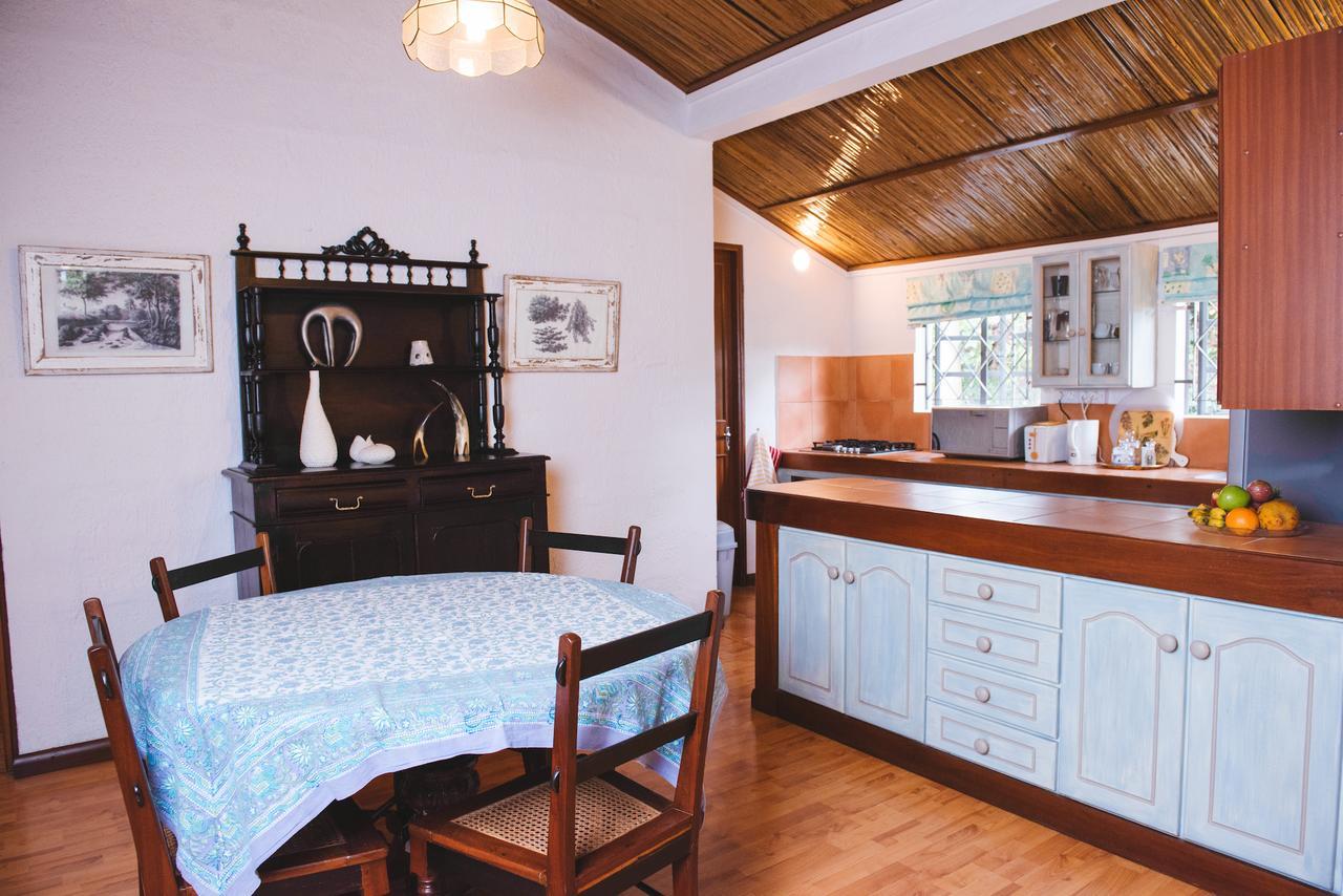 Coconuts Lodge