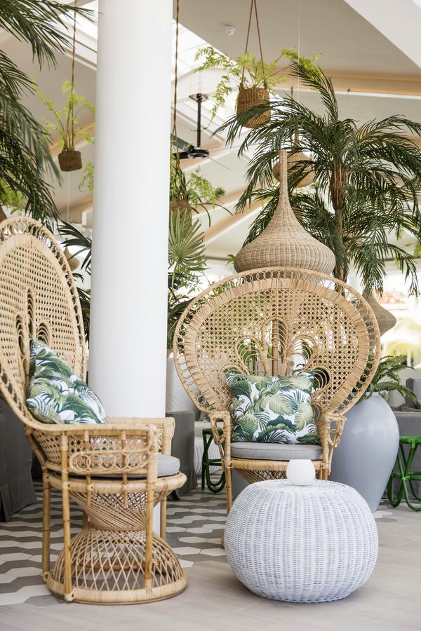 Lux* & Resort