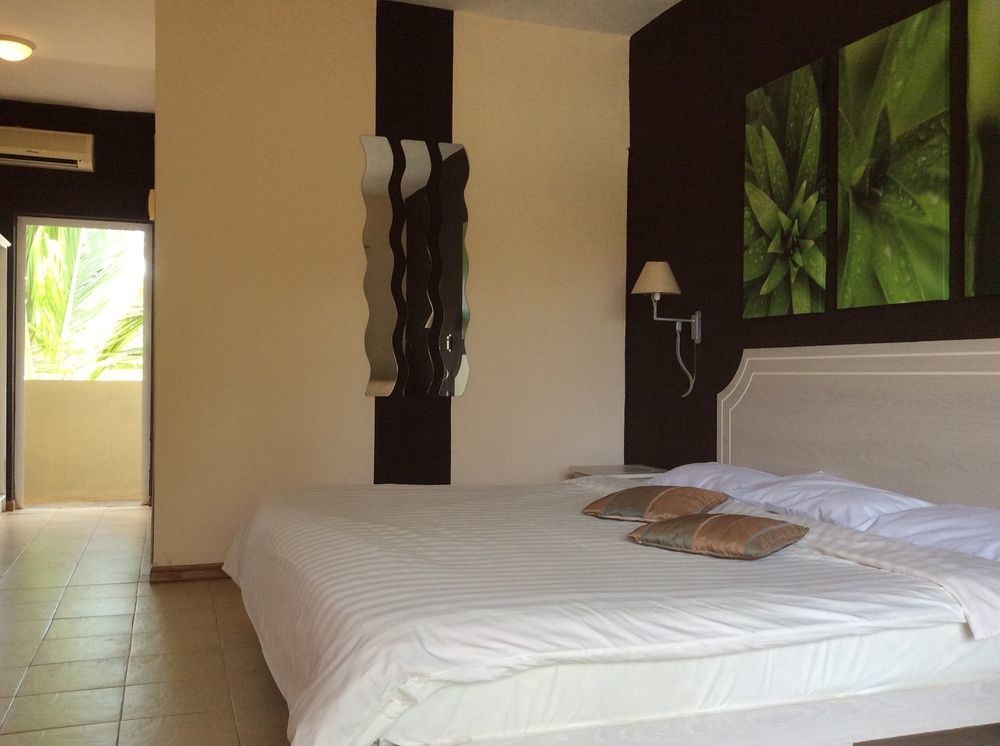 Hotel De Conti 2*