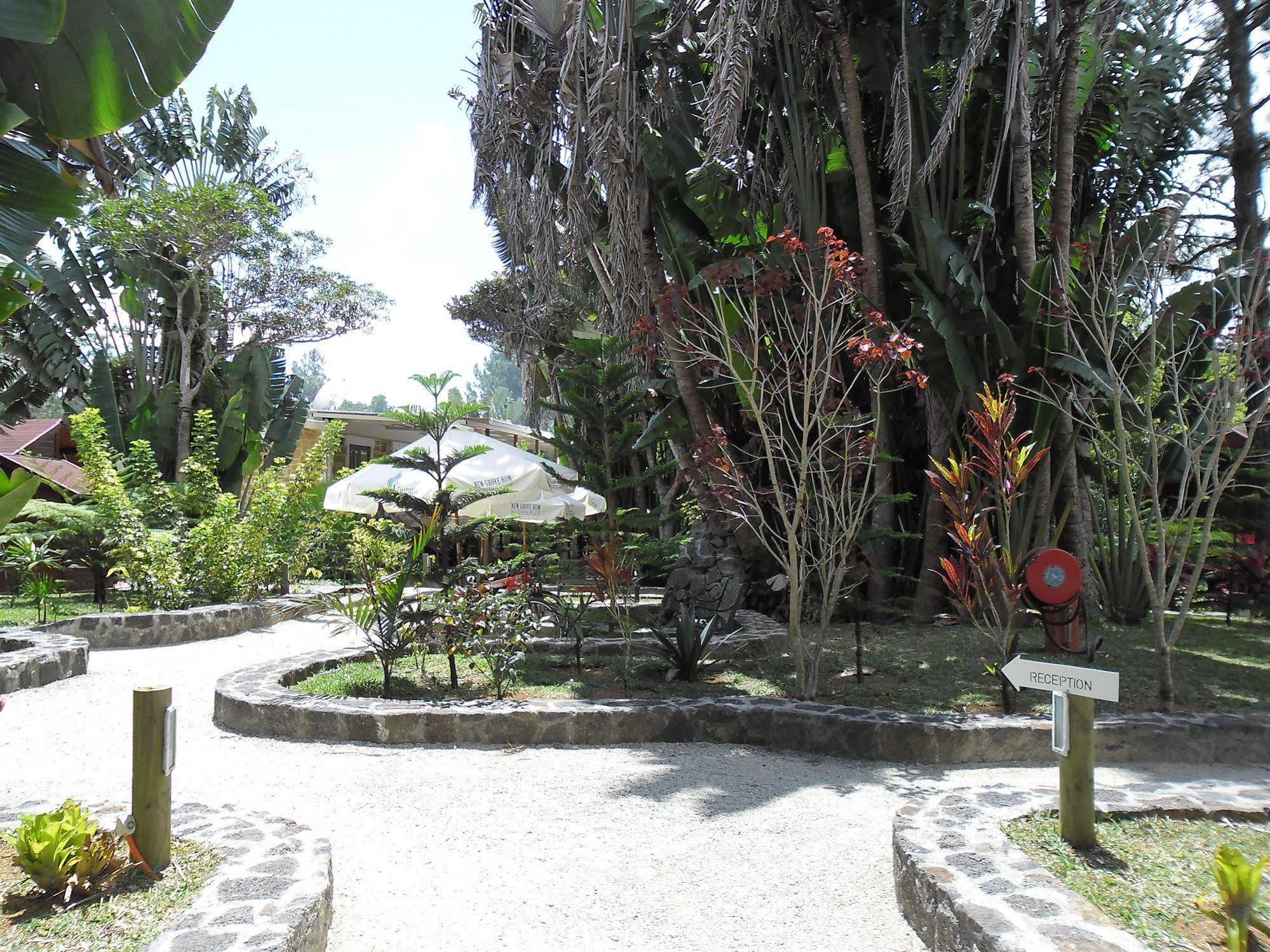 Hotel Le Domaine De L Arbre Du Voyageur 3*