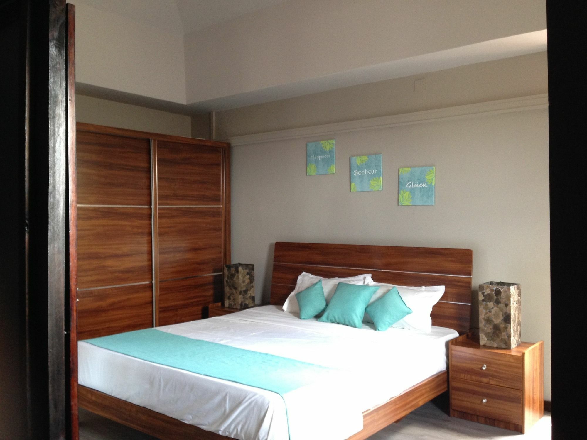Guest house Le Du Bonheur & Car 4*